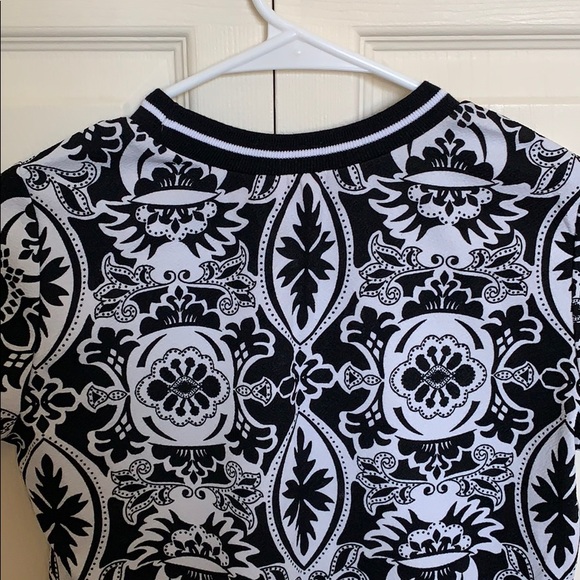 Black and white floral tee - Picture 4 of 4